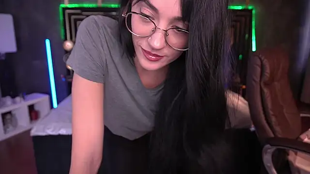 EviLune online show from October 16, 7:11 am