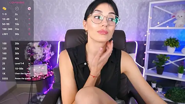 EviLune online show from November 9, 9:11 pm