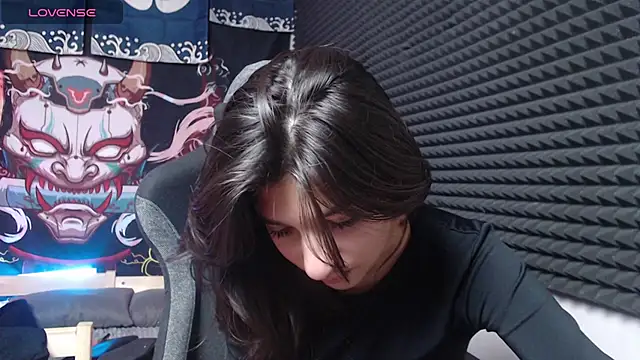 Elfy Rare  online show from November 14, 8:09 pm