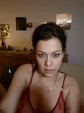 Foxy-Milfy online show from November 18, 12:55 am