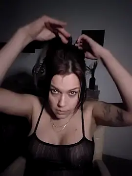 Foxy-Milfy online show from October 11, 5:01 am