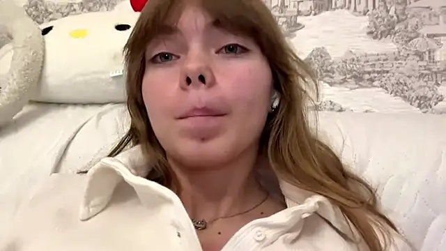 CoralinaEastoy online show from October 2, 9:53 pm