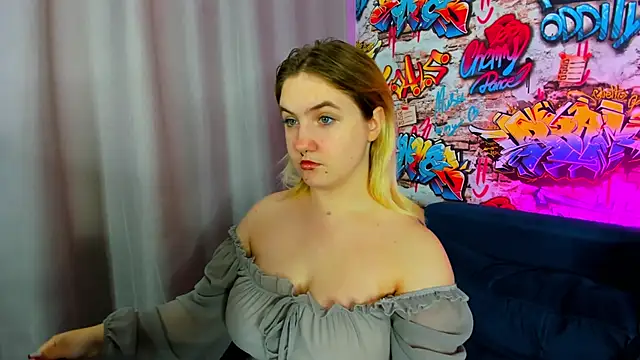 Snapshot of Julia_Jips chatting on September 15, 8:00 am Julia Jips online show from September 15, 8:00 am