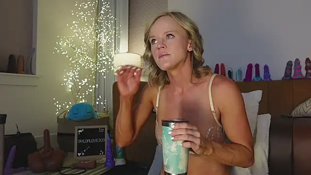 Taylorlove303 online show from May 19, 9:38 am