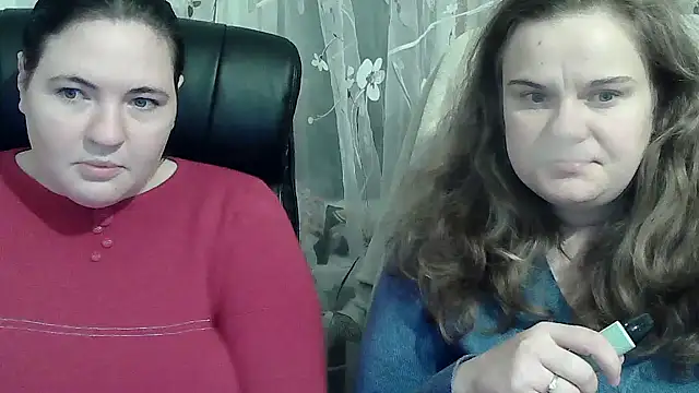 HollyXEva online show from October 3, 6:02 pm