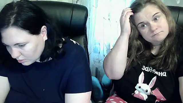 HollyXEva online show from October 2, 1:49 pm