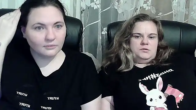 HollyXEva online show from October 4, 8:13 pm