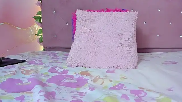 violet taylor  online show from May 8, 2:37 am