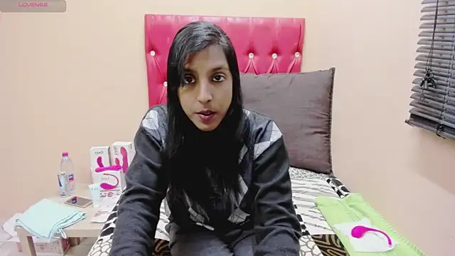 INDIANCREAM4U online show from May 25, 5:39 am