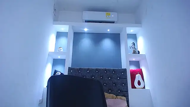 LauraMossart online show from October 8, 5:01 am