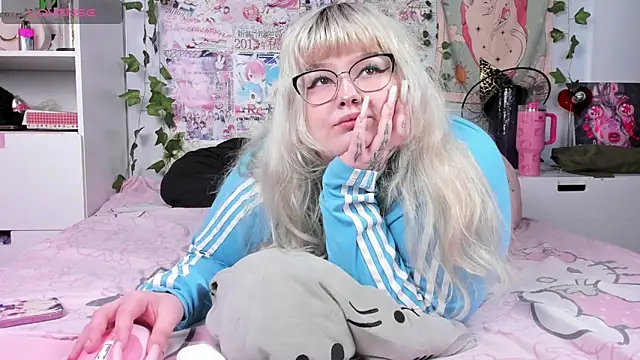  CandyM1lky  online show from April 24, 8:06 am