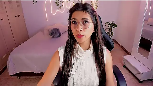 Snapshot of sara_doll77 chatting on October 8, 9:08 pm sara doll77 online show from October 8, 9:08 pm