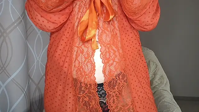 miss  Sophie online show from May 7, 9:13 am