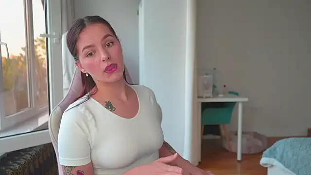 EwelynScott online show from November 5, 7:02 am