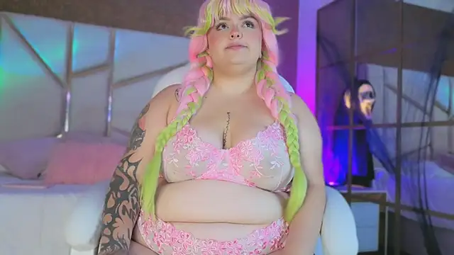 Miiss Bubble online show from October 30, 8:10 pm