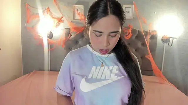 GiannaSlimJB online show from October 19, 3:19 am