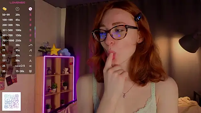 VeronaHascall online show from October 29, 4:17 am