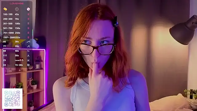 VeronaHascall online show from October 13, 4:37 am