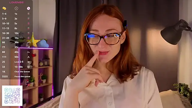 VeronaHascall online show from October 19, 4:47 am