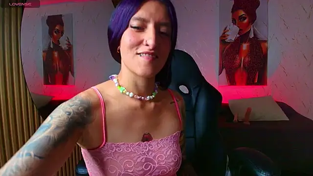 Scaarlettfox online show from October 8, 9:30 pm