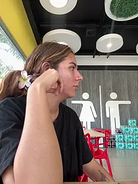 AllieYourGirl online show from April 10, 8:48 pm