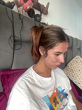 AllieYourGirl online show from December 19, 8:23 pm