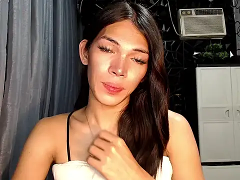 ladyhotcuming online show from June 7, 6:37 pm