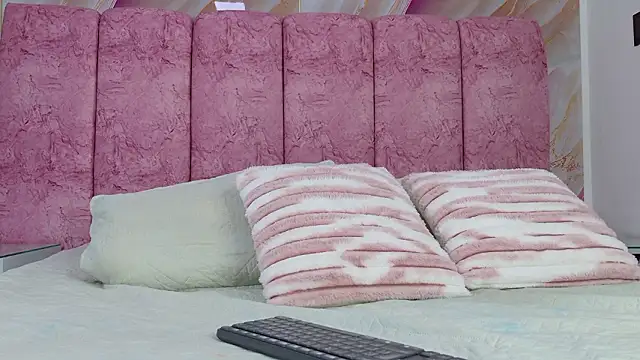 emmacurvy online show from March 17, 3:10 am