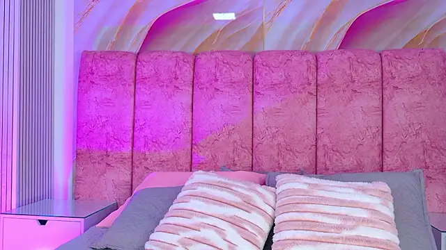 emmacurvy online show from February 28, 3:39 am