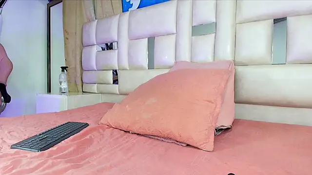 emmacurvy online show from October 17, 3:21 am