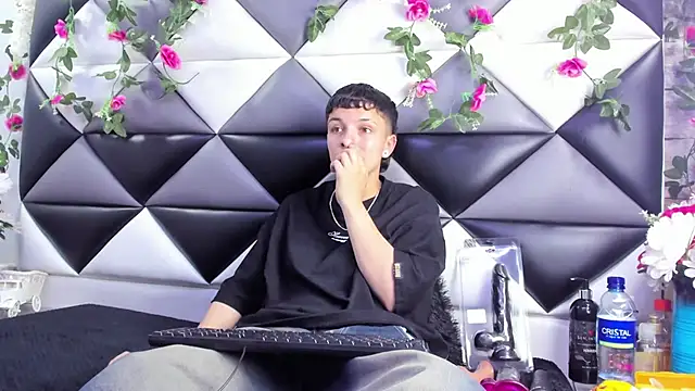 Megan Thompson  online show from November 23, 3:09 am