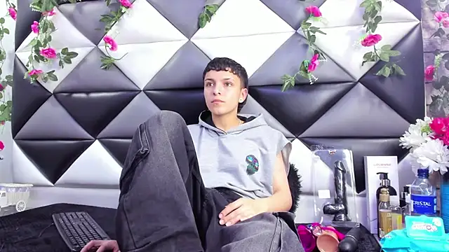 Megan Thompson  online show from October 17, 2:15 am