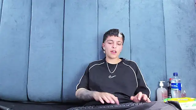 Megan Thompson  online show from May 14, 2:39 am
