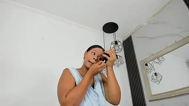 keyla mejia online show from May 6, 11:58 am