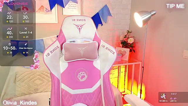 Olivia Kindes online show from September 22, 5:33 pm