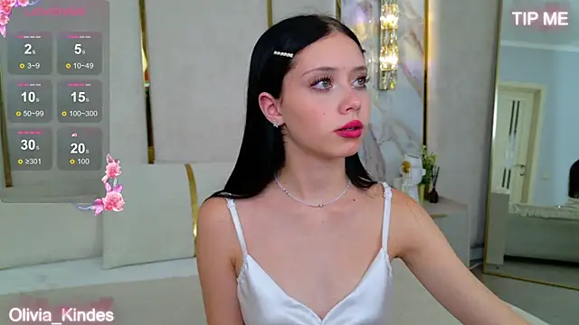Olivia Kindes online show from September 19, 4:50 pm