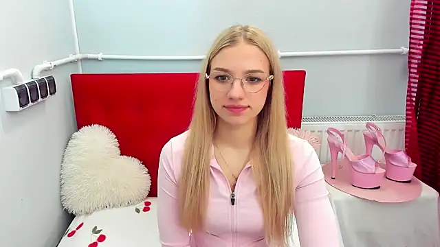 EvetteRose online show from April 30, 2:22 pm