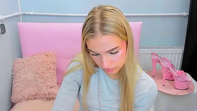 EvetteRose online show from October 16, 4:09 pm