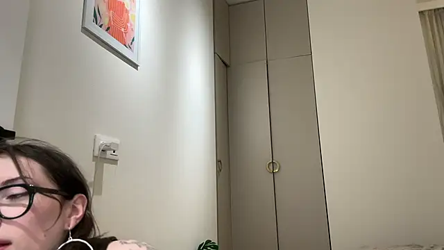 Kelly Berry   online show from March 14, 6:09 pm