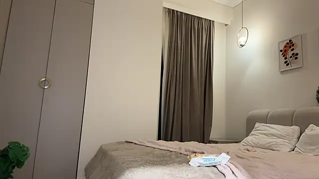 Kelly Berry   online show from March 2, 6:03 pm