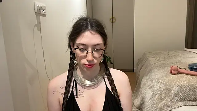 Kelly Berry   online show from March 29, 6:07 pm