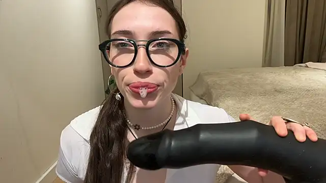 Kelly Berry   online show from March 19, 7:07 pm