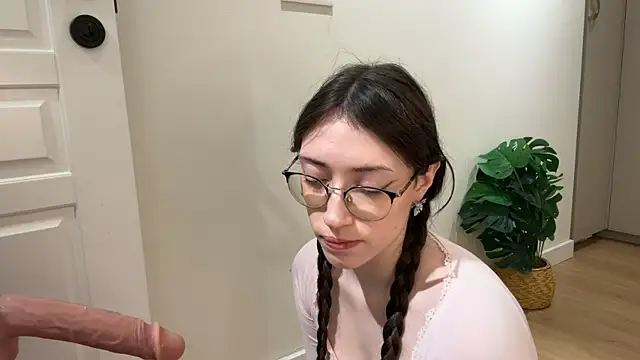 Kelly Berry   online show from January 6, 6:33 pm