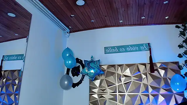 lunaBloom1 online show from September 25, 2:49 pm