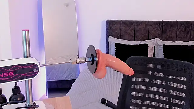 Taylormaxwell online show from October 13, 10:56 pm