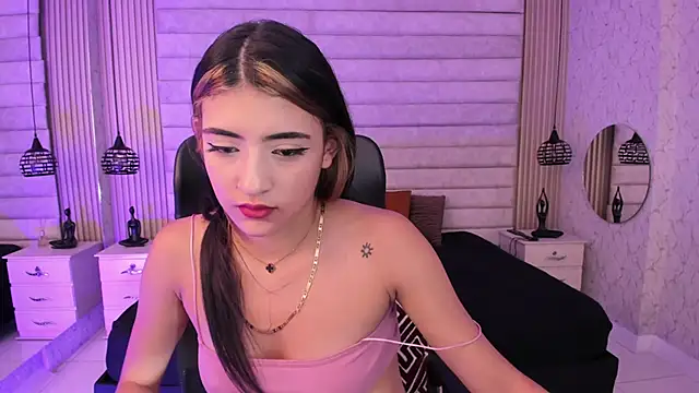 VictoriaaBlair online show from May 23, 10:30 pm