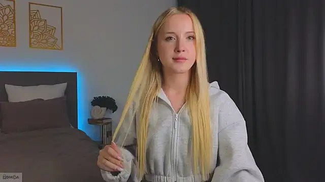 Adele Armas online show from October 2, 5:01 am