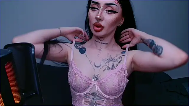 alisa tattoogirl1 online show from October 25, 1:35 am