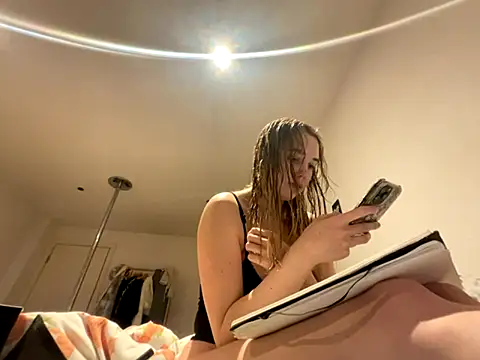 violetcutie online show from October 3, 7:19 pm