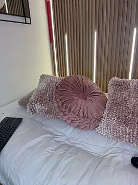 MylaDreams online show from March 14, 3:40 am